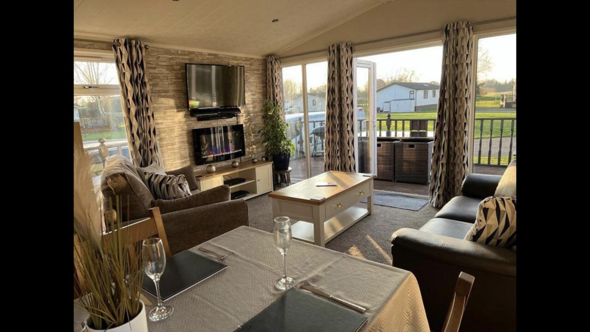 Bumblebee Lodge Tydd St. Giles Exterior foto